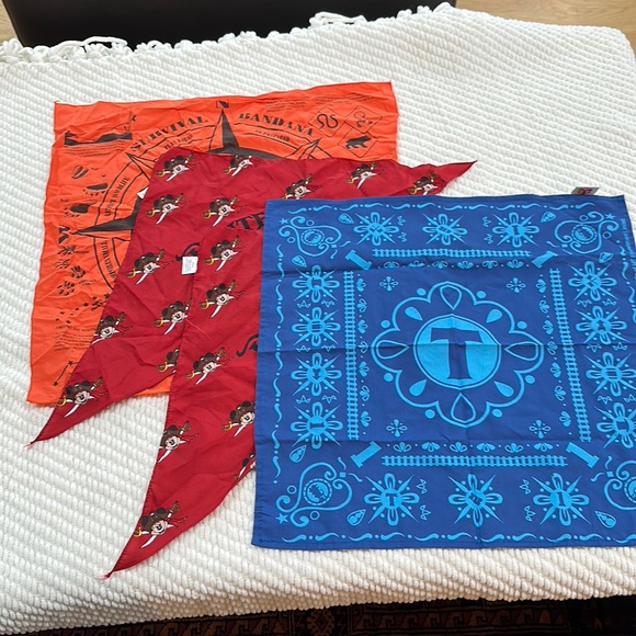 Set of four bandanas - two Disney, one Thomas the Train, one Survival Tips - Picture 1 of 16